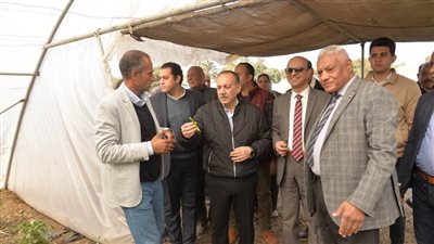 محافظ أسيوط ورئيس الجامعة يتفقدان المزارع والوحدات الإنتاجية المختلفة التابعة لكلية الزراعة