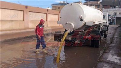 محافظ كفر الشيخ يتابع كسح مياه الأمطار ببلطيم