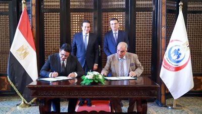 وزيرا الصحة والزراعة يشهدان توقيع بروتوكول لنقل تكنولوجيا اللقاحات والمستحضرات البيطرية