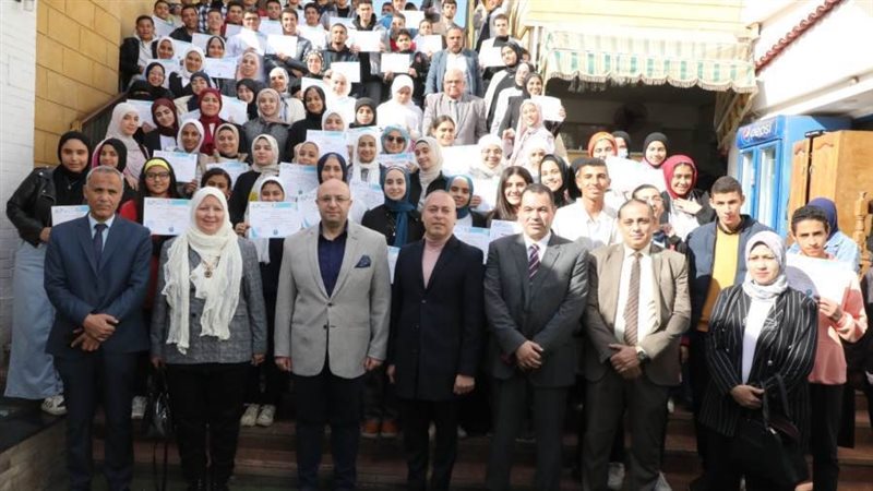 الطلاب المبدعين ببنى