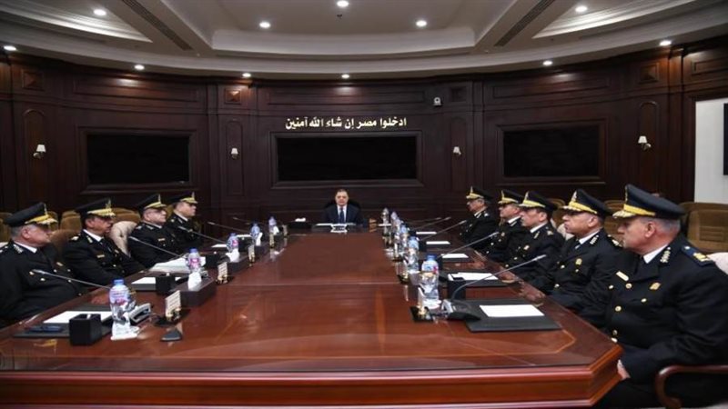 وزير الداخلية ومساعديه