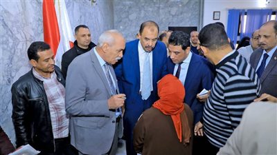 محافظ سوهاج يعقد اللقاء الجماهيري الأسبوعي للاستماع لمطالب المواطنين