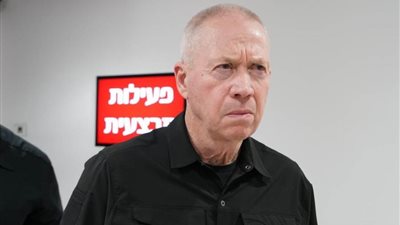 يوآف جالانت يستقيل من الكنيست بعد شهرين من إقالته من منصبه