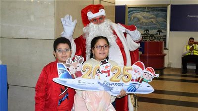 مصر للطيران تحتفل مع المسافرين في مطار القاهرة وعلي متن الطائرات 