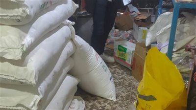 10 محاضر لمخالفات بمشآت غذائية في حملة لمراقبة الأغذية ببندر سمسطا