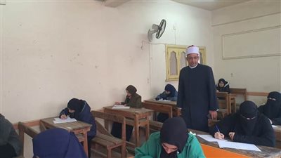  بالصور.. رئيس منطقة الغربية الأزهرية يتفقد امتحانات النقل الثانوي ومنظومة البصمة الإلكترونية