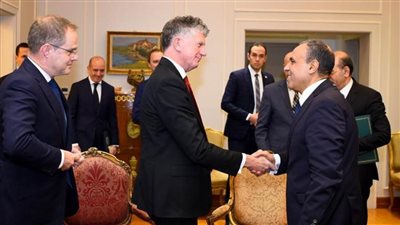 وزير الخارجية والهجرة يستقبل مستشار الأمن القومي البريطاني