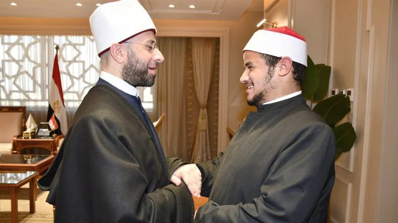 الوزير والشاب محمود