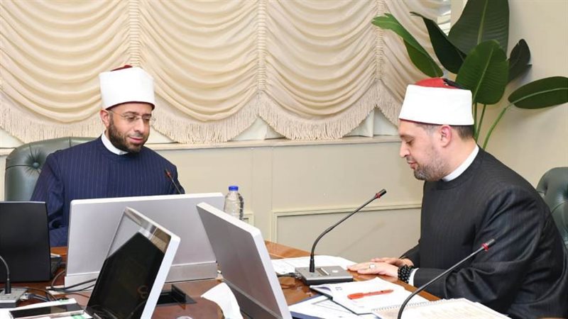 وزير الاوقاف مع مدير
