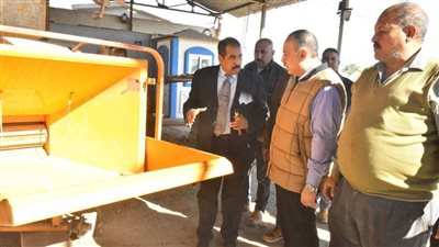 محافظ أسيوط يتفقد مصنع تدوير المخلفات بقرية إسكندرية التحرير ويوجه برفع كفاءة ماكينات الفرم