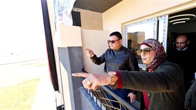 وزيرالإسكان يتفقد المشروع السكني وأعمال الطرق والمرافق ومحطة معالجة الصرف الصحي بالسويس الجديدة