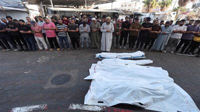 4 شهداء وعشرات المصابين في قصف إسرائيلي على خيمة للنازحين بوسط غزة