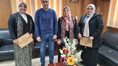 شاهد.. وكيل وزارة الصحة بالبحيرة يكرِّم المواظفات المتميزات علميًا بإدارة الحميات 