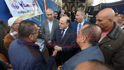 عبدالمعطي يستمع لطلبات أهالي مطوبس خلال جولته اليوم