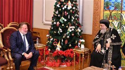 محافظ البنك المركزي يهنئ البابا تواضروس بعيد الميلاد