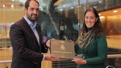 نائب وزير الدفاع الوطني اليوناني يزور مكتبة الإسكندرية