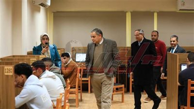 رئيس جامعة كفر الشيخ يتفقد سير امتحانات الفصل الدراسي الأول 