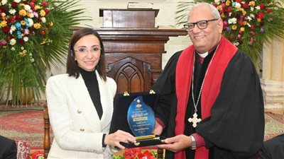 محافظ البحيرة والقيادات التنفيذية يزرون الكنيسة الإنجيلية بدمنهور للتهنئة بعيد الميلاد