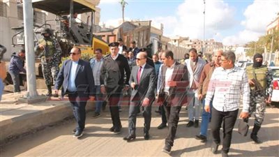 عبدالمعطي يتفقد أعمال الرصف بشارع الجيش بعاصمة كفرالشيخ 