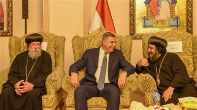 محافظ الإسكندرية يشارك الإخوة الاقباط احتفالاتهم بعيد الميلاد المجيد