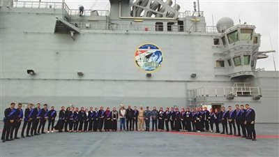 وفد طلابي من جامعة دمنهور في زيارة ميدانية للقاعدة البحرية برأس التين بالإسكندرية 