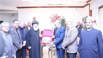 محافظ المنيا يهنئ الاخوة الأقباط ويوزع لحومًا بمناسبة عيد الميلاد المجيد 