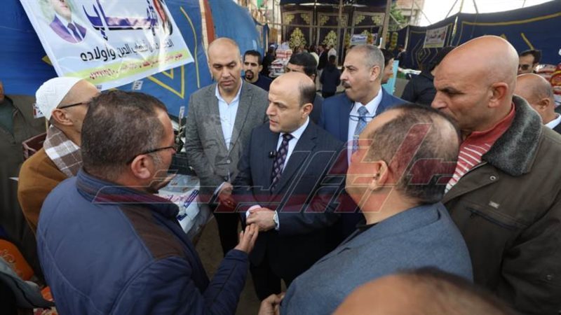 المحافظ يستمع لشكاوي