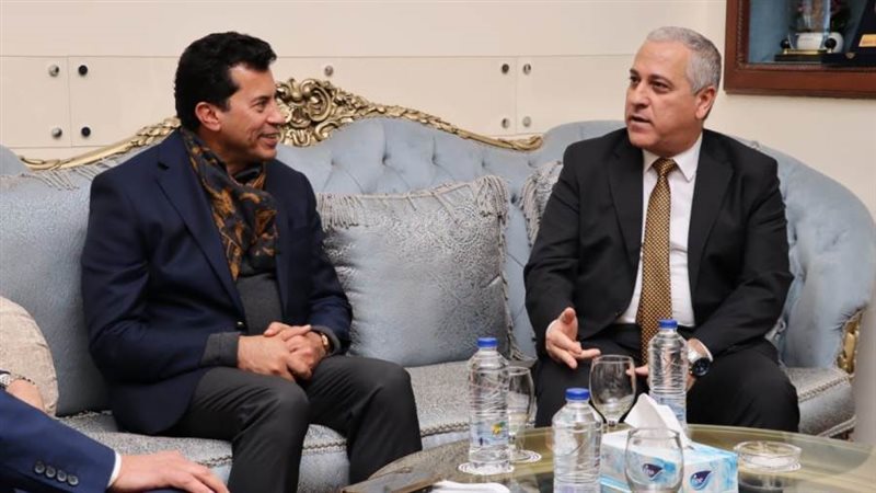 د. أشرف صبحى ومهندس