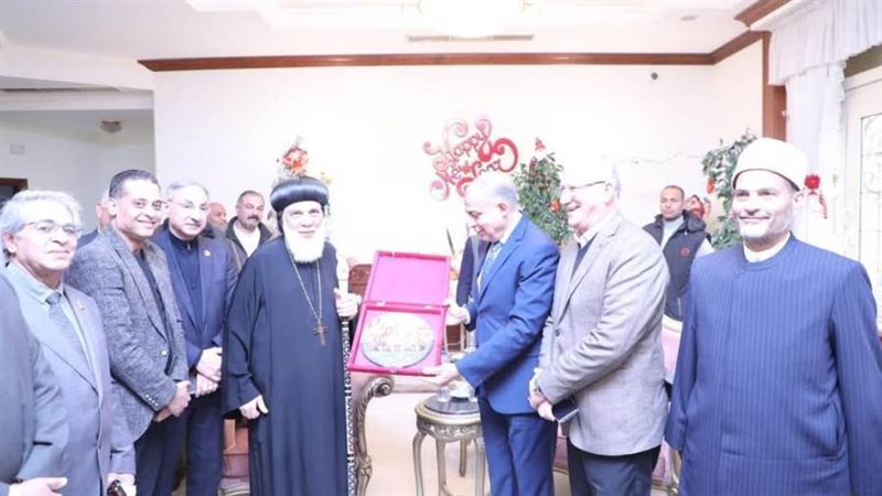 محافظ المنيا يهنئ