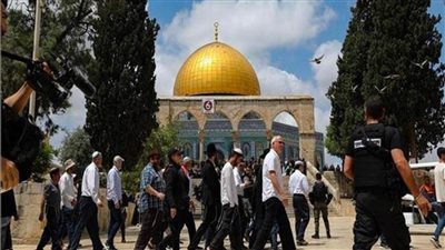 مستوطنون يقتحمون المسجد الأقصى بحماية شرطة الاحتلال الإسرائيلي