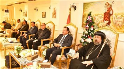 رئيس جامعة الوادي الجديد يقدم التهنئة بكنيسة العذراء مريم بالخارجة