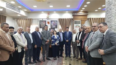 قيادات تعليم سوهاج يزورون الكنائس والمطرانيات ويقدمون التهنئة للأخوة الأقباط بمناسبة أعياد الميلاد المجيد