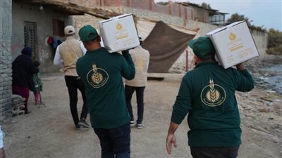 «بيت الزكاة والصدقات» يوزع بطاطين وموادا غذائية على المستحقين بمحافظة السويس