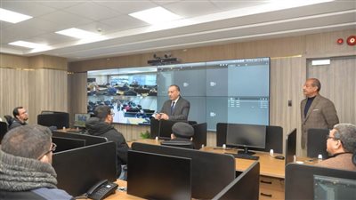 محافظ أسيوط يتفقد مركز سيطرة الشبكة الوطنية للطوارئ بالمحافظة ويوجه بجاهزية القطاعات وتدريب الكوادر البشرية 