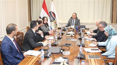 وزير قطاع الأعمال العام يلتقي وفدًا من المبادرة الوطنية لتطوير الصناعة المصرية 