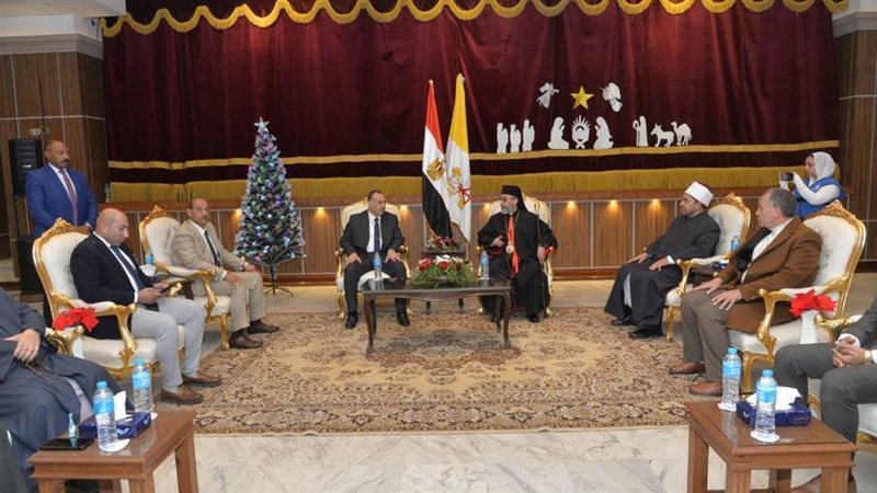 جانب من تقديم التهنئة