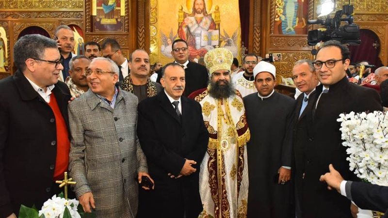 محافظ أسيوط يقدم