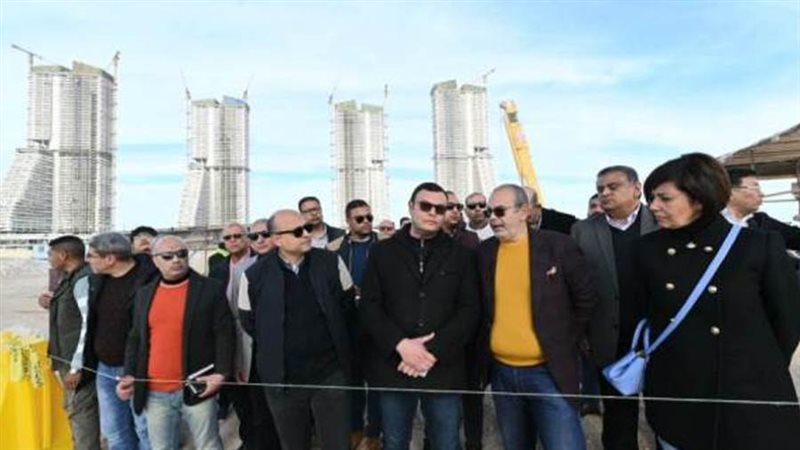 وزير الإسكان والمرافق