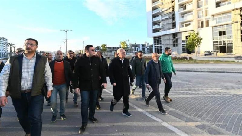 وزير الإسكان والمرافق