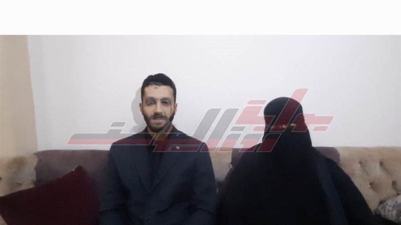 الشيخ خالد مع والدته