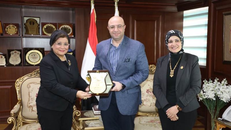 محافظ بنى سويف يستقبل