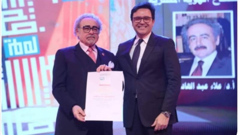 تكريم الشاعر والمفكر