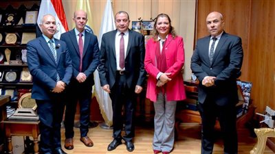 رئيس جامعة بني سويف يستقبل رئيس أكاديمية الفنون 