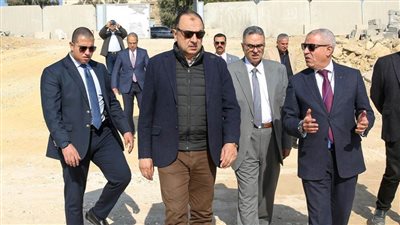 وزير قطاع الأعمال العام يزور 