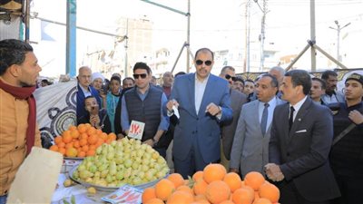 محافظ سوهاج يفتتح سوق اليوم الواحد بمدينة طما