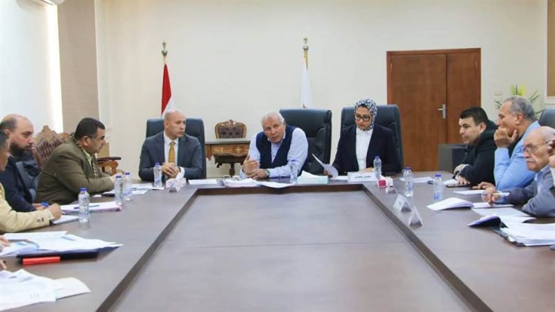 جانب من لقاء محافظ