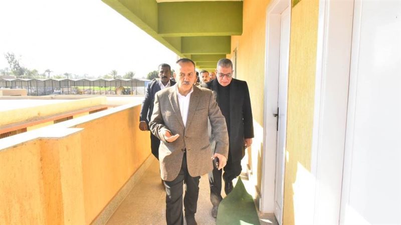 محافظ أسيوط خلال