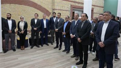 رئيس الوزراء يتفقد معامل خاصة باحتضان الشركات الناشئة ومبادرة أجيال مصر الرقمية والبرمجة