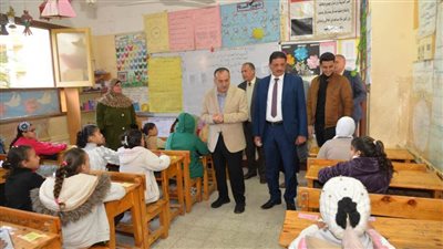  محافظ أسيوط يتفقد لجان الصفين الثالث والرابع الابتدائي للاطمئنان على سير الامتحانات