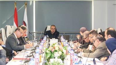  وزير قطاع الأعمال العام يتابع الموقف التنفيذي لمشروعات 